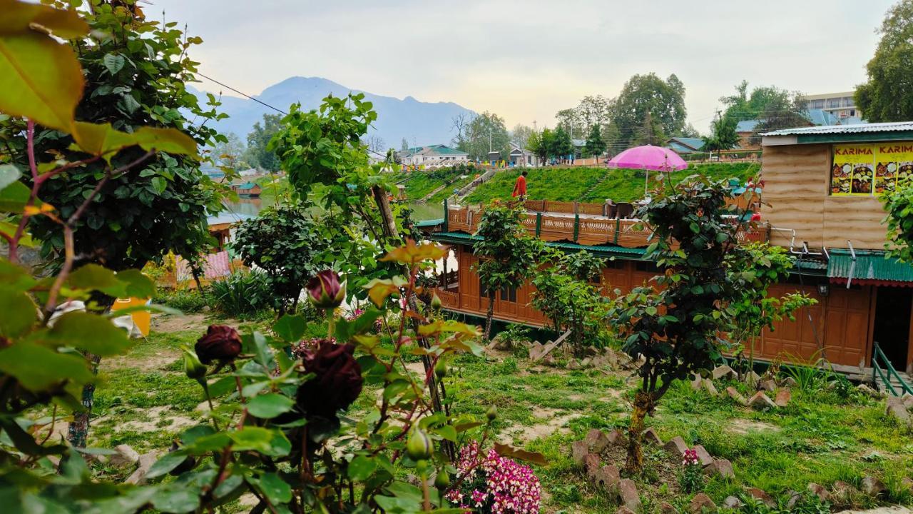 Houseboat Karima Palace Srinagar  Luaran gambar