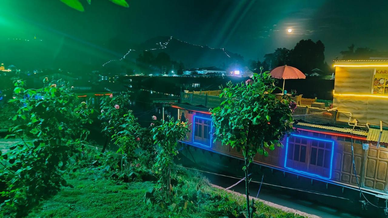 Houseboat Karima Palace Srinagar  Luaran gambar