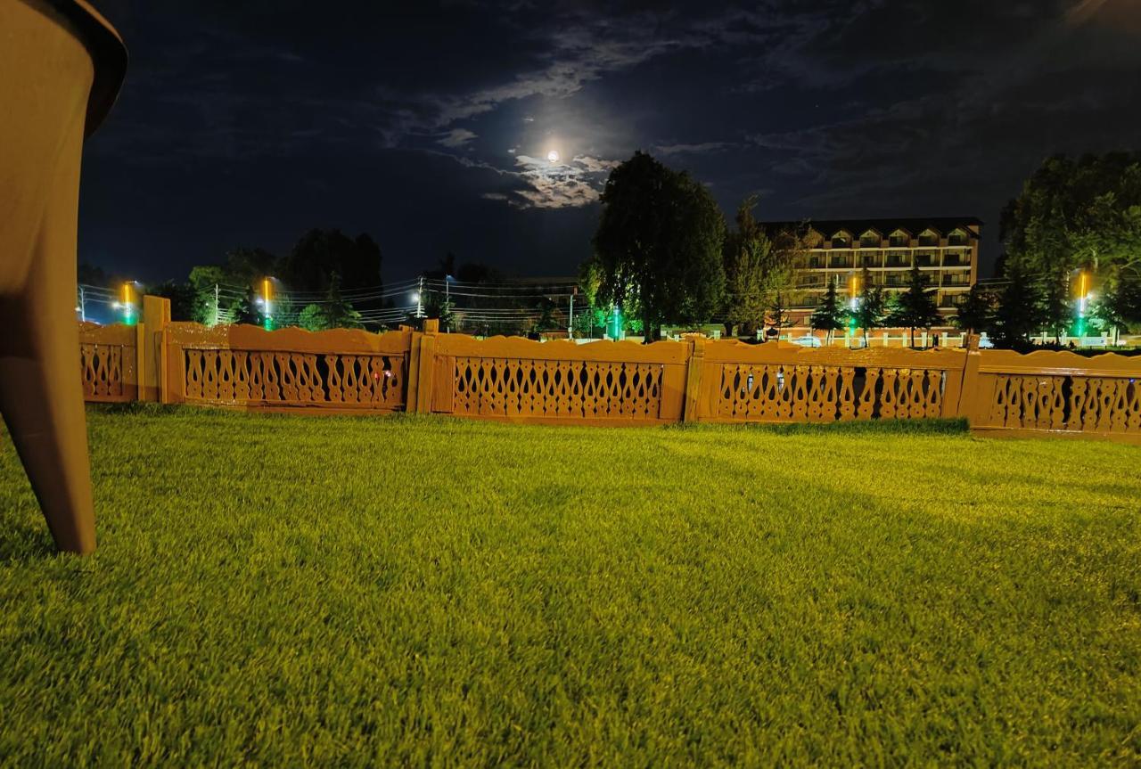 Houseboat Karima Palace Srinagar  Luaran gambar