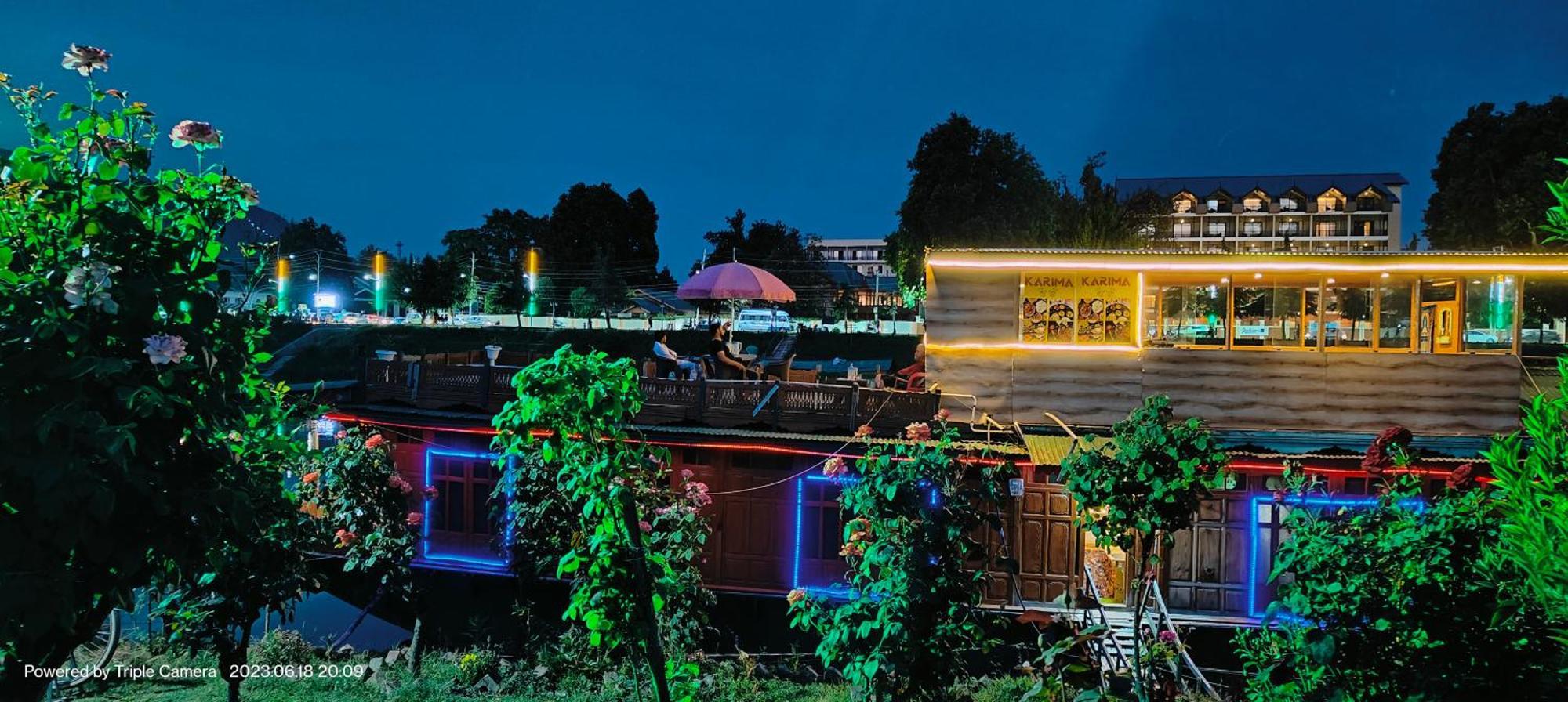 Houseboat Karima Palace Srinagar  Luaran gambar